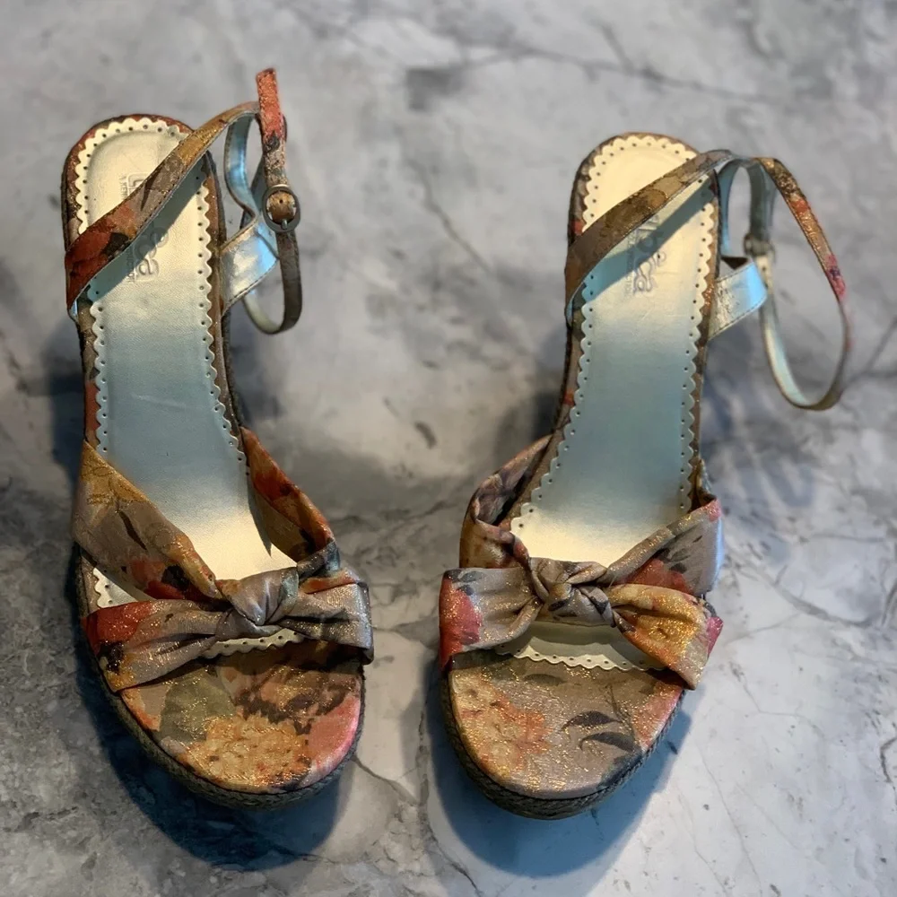 Platform wedge sandals in orange and gold